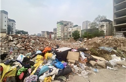 Bãi rác tự phát 'bủa vây' khu dân cư khu vực thi công tuyến Vành đai 2.5