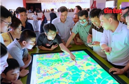 4.000 lượt khách tham quan triển lãm Quy hoạch Thủ đô Hà Nội tầm nhìn 100 năm ngày đầu mở cửa