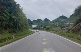 Thí điểm lắp đặt đinh phản quang năng lượng mặt trời khu vực đèo dốc