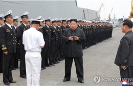 Chủ tịch Triều Ti&ecirc;n thị s&aacute;t t&agrave;u khu trục trang bị vũ kh&iacute; mạnh nhất