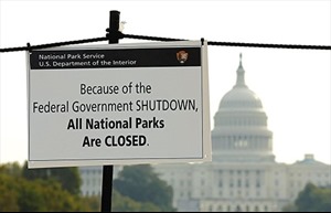 Chính phủ Mỹ đóng cửa tác động như thế nào với người dân, việc cung cấp dịch vụ và kinh tế Mỹ?
