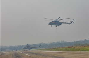 Không quân bay hợp luyện đội hình tại Điện Biên
