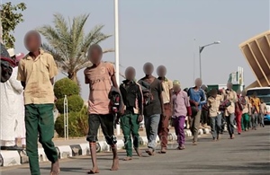 Nigeria: Hơn 200 nạn nhân bị bắt cóc được đoàn tụ với gia đình         