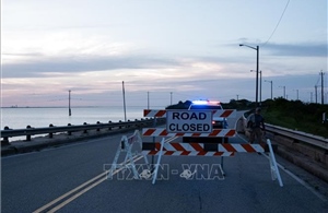 Mỹ: Hơn 7.500 lít dầu tràn sau vụ sà lan đâm vào cầu Galveston 