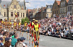 Đoàn cà kheo Hoàng gia vùng Merchtem (Bỉ) lần thứ 5 tham dự Festival Huế