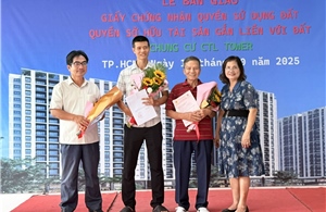 Công ty TNHH Chung Trang Linh bàn giao nhiều sổ hồng cho người dân