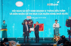 ABBank nhận Cờ thi đua của SBV, ghi nhận nỗ lực đổi mới và phát triển bền vững