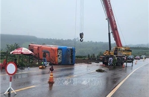 Lật xe khách, một người chết nhiều người bị thương