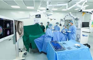 Việt Nam đạt kỷ lục châu Á về phẫu thuật u não, đột quỵ bằng Robot AI