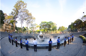 Tưởng niệm đồng bào, cán bộ, chiến sĩ và lực lượng tuyến đầu đã mất trong đại dịch COVID-19