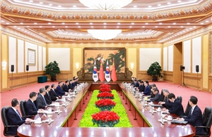 Làn sóng đồng minh Mỹ xích lại gần Trung Quốc giữa bão thuế quan 