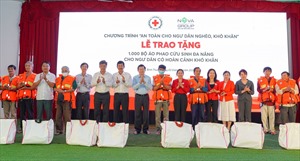 NovaGroup trao tặng áo phao cứu sinh đa năng cho ngư dân Bình Thuận