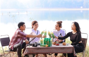 Trốn thành phố, Gen Z đóng laptop, về với thiên nhiên để giải nhiệt cuộc sống 