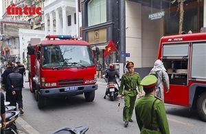 Cháy quán ăn trên phố Mai Hắc Đế