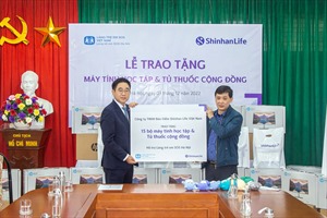 Shinhan Life Việt Nam tặng quà trị giá 300 triệu đồng cho Làng Trẻ em SOS Hà Nội