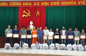 CBCNV Đội Quản lý điện Đồng Xuân dũng cảm cứu 6 người trong đợt lũ lịch sử vừa qua