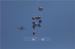 Pháp viện trợ 40 tấn hàng cho Gaza bằng đường hàng không