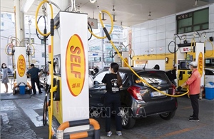 Giá dầu châu Á nhích nhẹ khi căng thẳng tại Trung Đông vẫn tiếp diễn