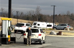 Giá dầu leo đỉnh 14 tháng khi xung đột Trung Đông đe dọa nguồn cung