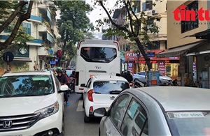 Hà Nội xử lý nghiêm xe khách dừng đỗ không đúng nơi quy định 