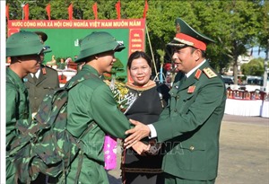 Thanh niên Đà Nẵng, Phú Yên, Đắk Lắk hăng hái lên đường nhập ngũ 