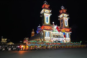Đại lễ Hội yến Diêu Trì Cung thu hút hàng vạn du khách, người theo đạo Cao Đài
