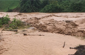 Phú Thọ: Đi qua đập tràn, một học sinh bị nước cuốn trôi