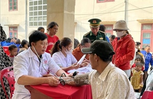 Khám sức khỏe người dân xã miền núi biên giới ở Quảng Bình