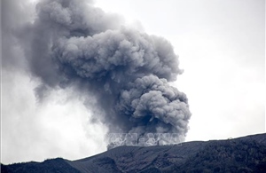 Indonesia: Ban hành cảnh báo do núi lửa Merapi phun trào