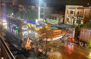 Hai xe bồn va chạm, tuyến Quốc lộ 18 ùn tắc nhiều giờ