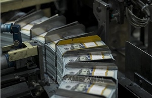 Đồng USD trượt xuống gần mức thấp nhất 7 tháng