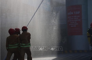 Diễn tập cứu hỏa tại trung tâm mua sắm lớn