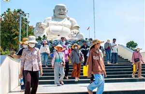 Lâm Viên núi Cấm tham gia &#39;đường đua chữa lành&#39;