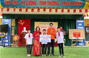Núi Pháo trao học bổng và trang thiết bị, mang niềm vui đến thầy trò ngày tựu trường 