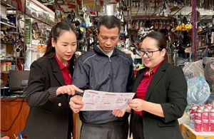 Agribank Chi nhánh Bắc Yên Bái đồng hành cùng hộ kinh doanh trong chuyển đổi số