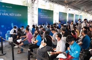 Hơn 3.000 người dân TP.HCM nhận 'quà' Giáng sinh sức khỏe từ Manulife