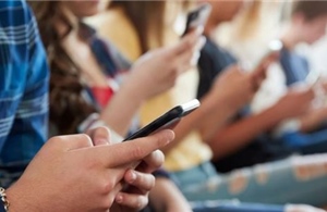 Algeria xem xét ban hành luật hạn chế điện thoại thông minh với trẻ em dưới 16 tuổi
