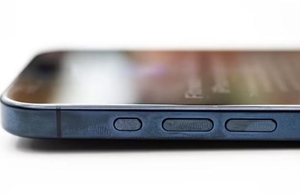 iPhone 15 Pro bị đổi màu nếu không dùng ốp bảo vệ