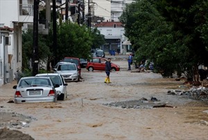 Hy Lạp chìm trong biển nước sau trận mưa kỷ lục 