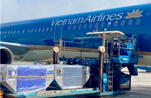 Vietnam Airlines tiếp tục vận chuyển miễn phí hàng hóa hỗ trợ đồng bào vùng lũ miền Trung
