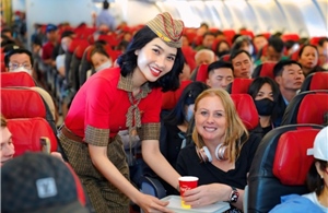 Tiếp viên hàng không Vietjet tỏa sáng trên mỗi hành trình bay