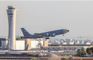 Nhân viên sân bay Ben-Gurion bị sa thải vì chụp ảnh máy bay quân sự Mỹ