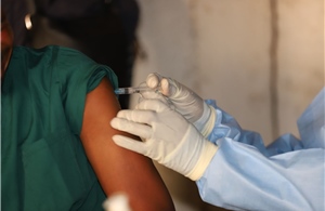 Khi nào thế giới có vaccine cho chủng Ebola mới?