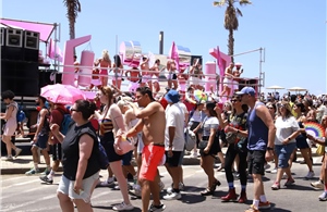 Rực rỡ Lễ Diễu hành Tel Aviv Pride 2026 với hàng trăm nghìn người tham dự