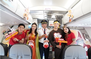 Rước đèn Trung thu máy bay Amy cùng Vietjet khắp muôn phương