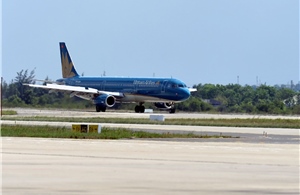 Vietnam Airlines tiếp tục điều chỉnh lịch bay do bị ảnh hưởng bởi bão số 3 