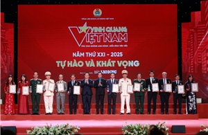 Vietnam Airlines được vinh danh tại chương trình Vinh quang Việt Nam 2025