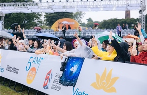 Hàng nghìn khán giả đón bình minh cùng 5AM Concert