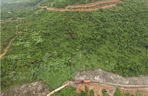 Liên tục sự cố đá rơi trên đèo Hải Vân khiến ngành Đường sắt tạm dừng chạy tàu 