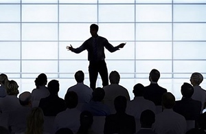 Chính sách hỗ trợ phục vụ đối với các chức danh, chức vụ lãnh đạo